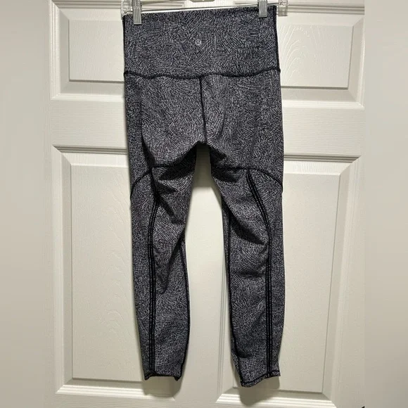 Lululemon Leggings sz 6 - Picture 2 of 6